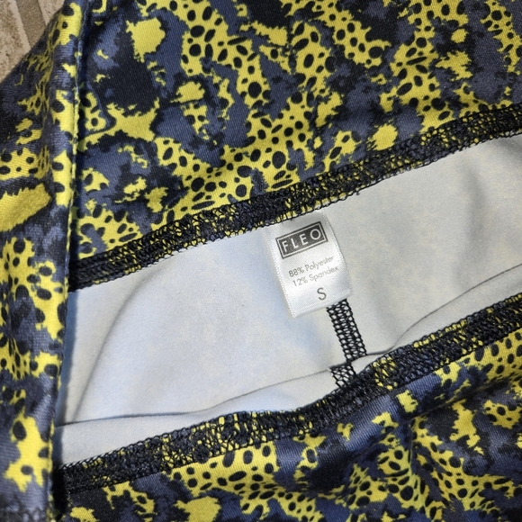 NWOT FLEO SHORTS SIZE SMALL - Picture 3 of 3